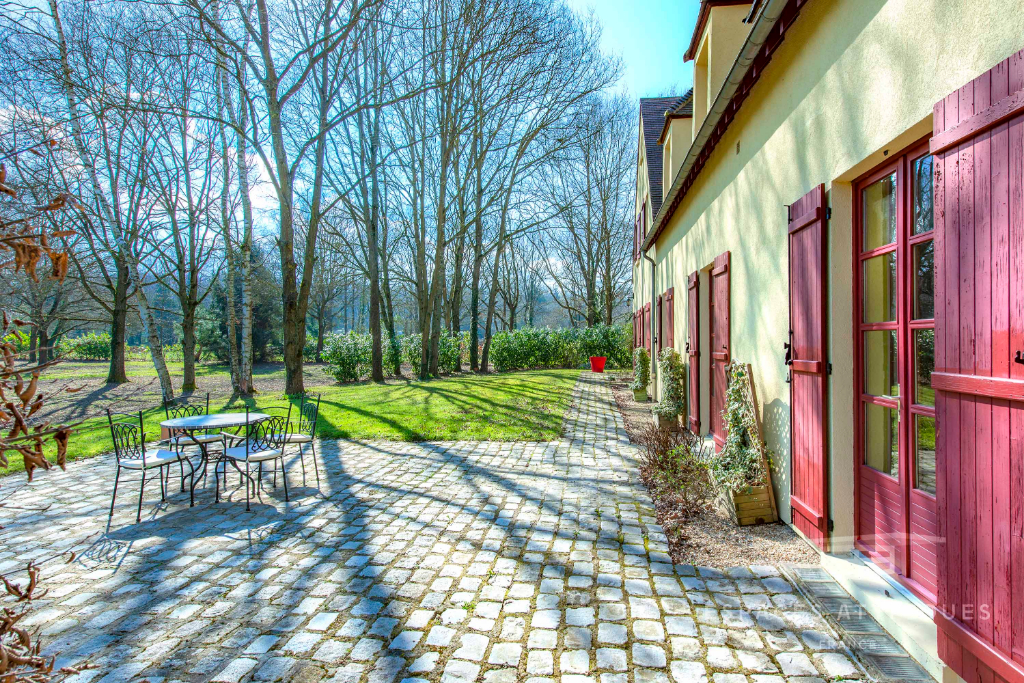 Maison familiale et son parc arboré