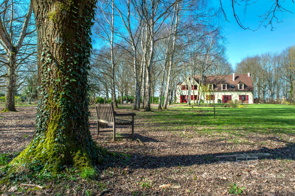 Maison familiale et son parc arboré