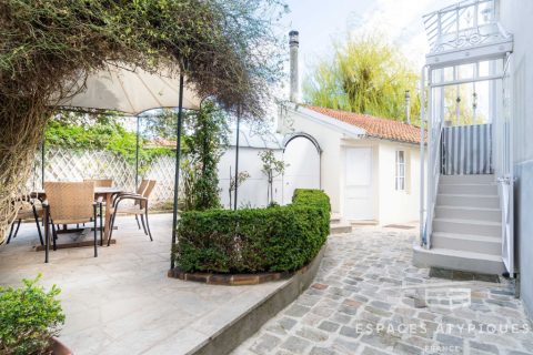 Renovated bourgeois house in the city center