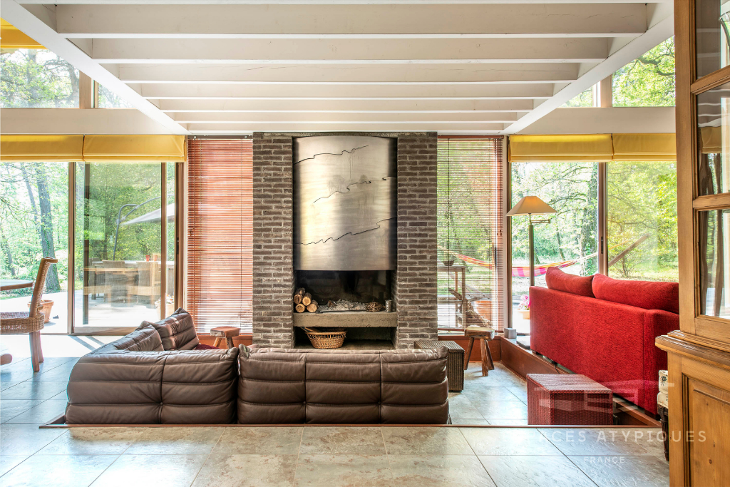 Maison d’architecte et son domaine boisé