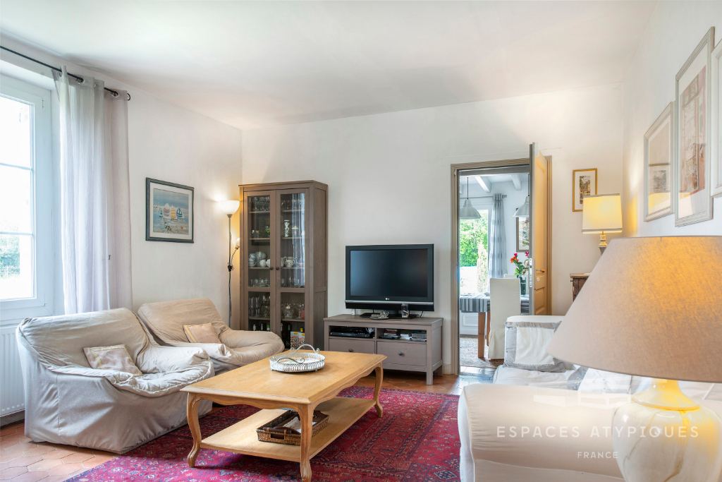 Maison en pierres rénovée avec dépendances