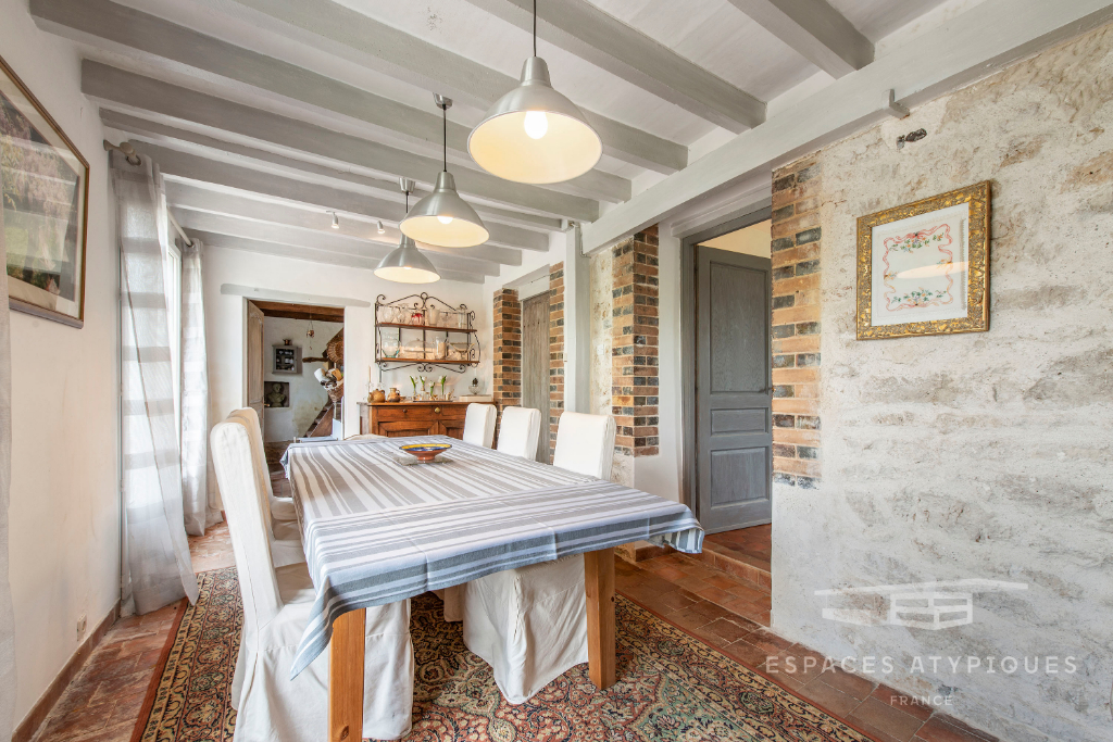 Maison en pierres rénovée avec dépendances