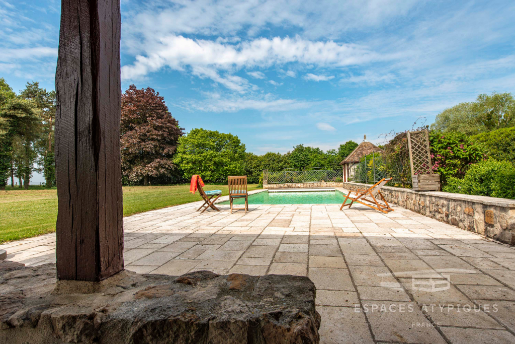 Renovated property with pool, outbuildings and parks