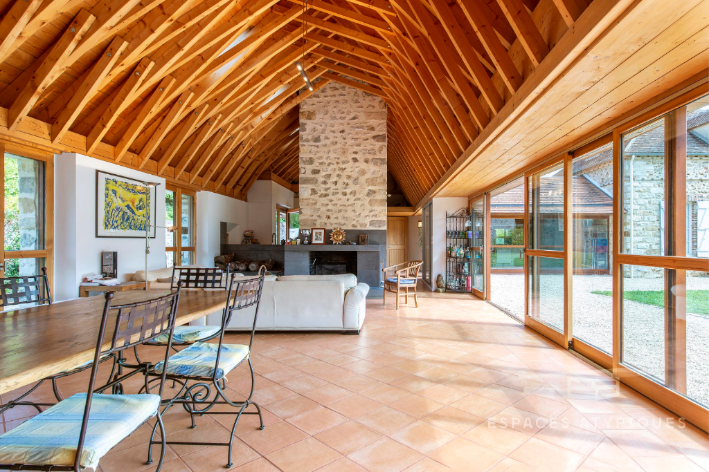 Renovated property with pool, outbuildings and parks