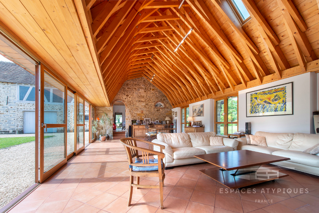 Renovated property with pool, outbuildings and parks