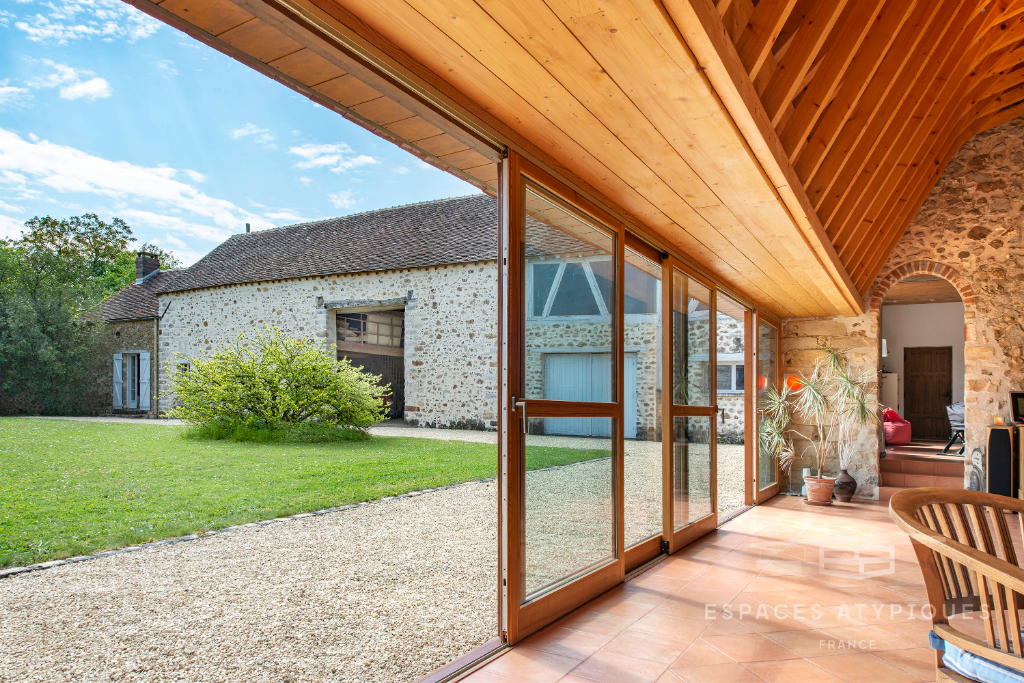 Renovated property with pool, outbuildings and parks