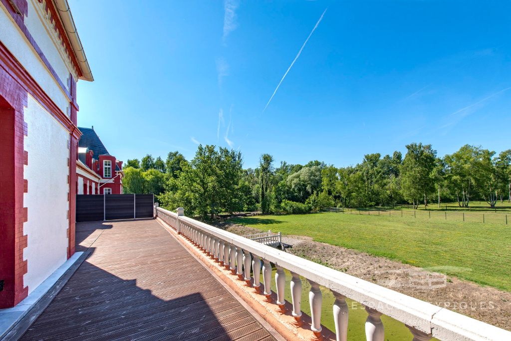 Appartement avec terrasse dans un château