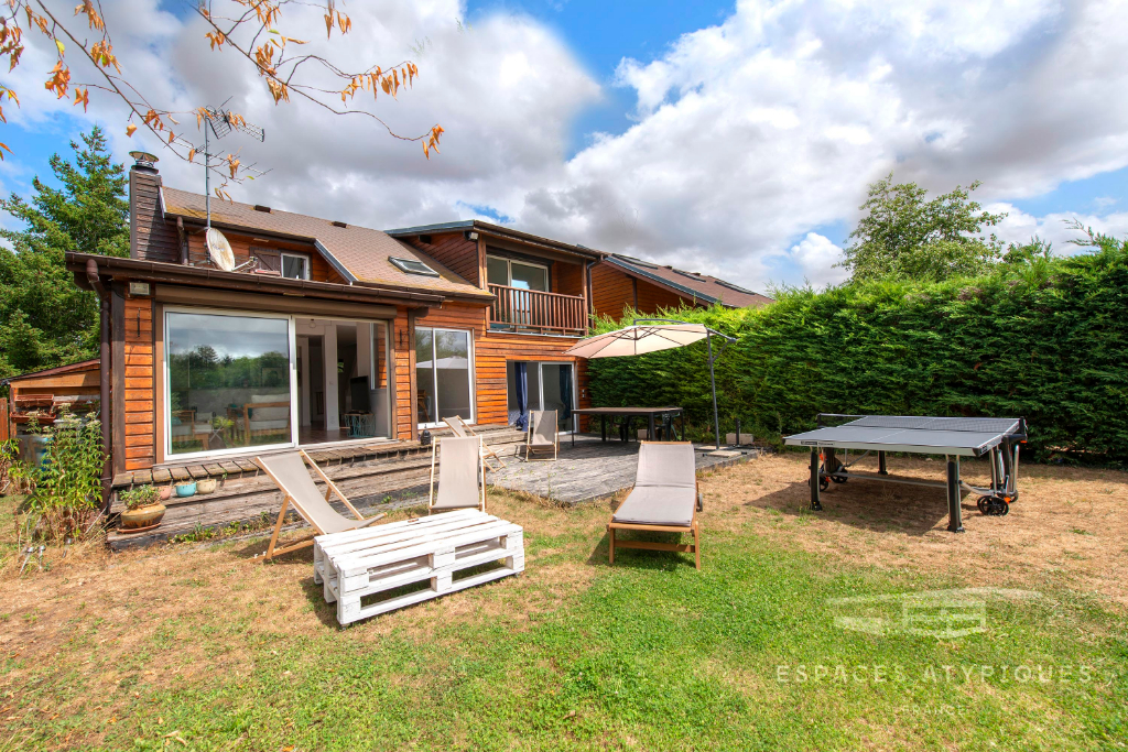 Maison au bord d’un lac avec vue
