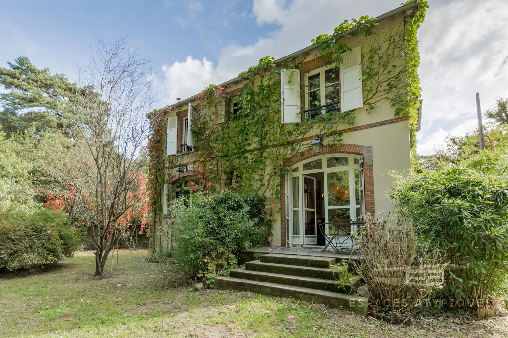 House of the 30s renovated with garden