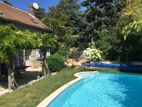 Charmante maison en pierres avec piscine et dépendance