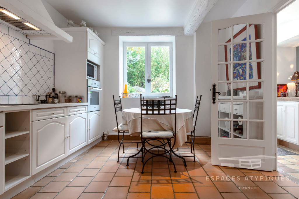 Charmante maison en pierres avec piscine et dépendance