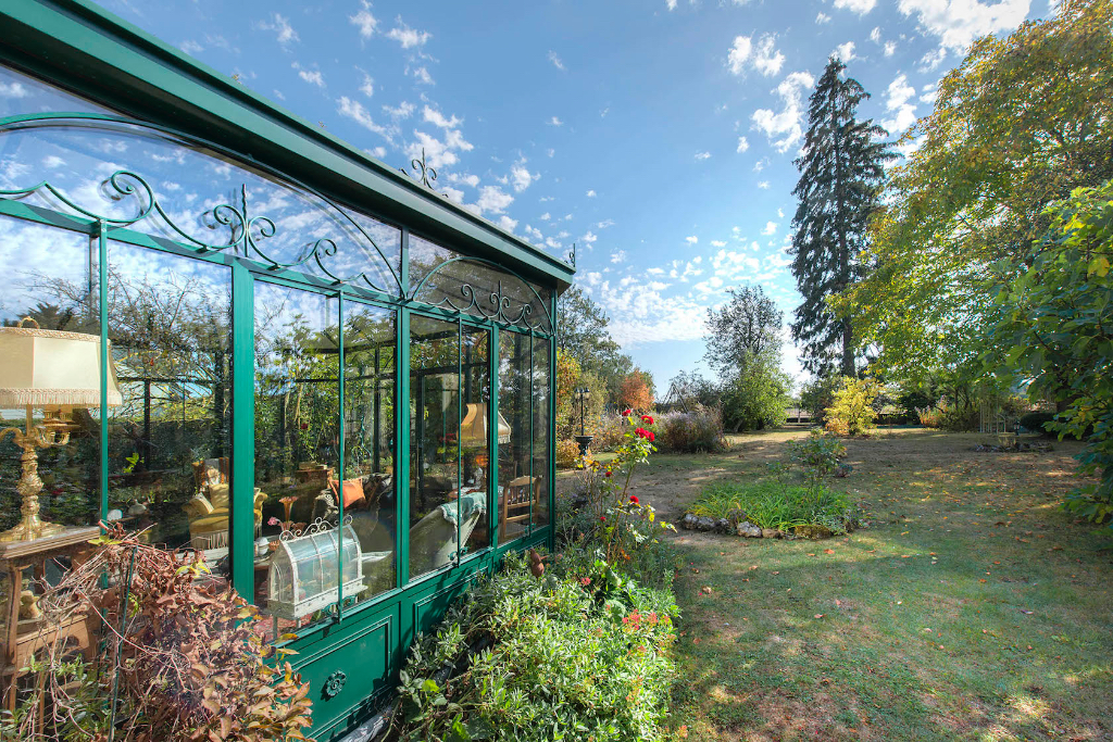 Maison bourgeoise de charme et son jardin paysager