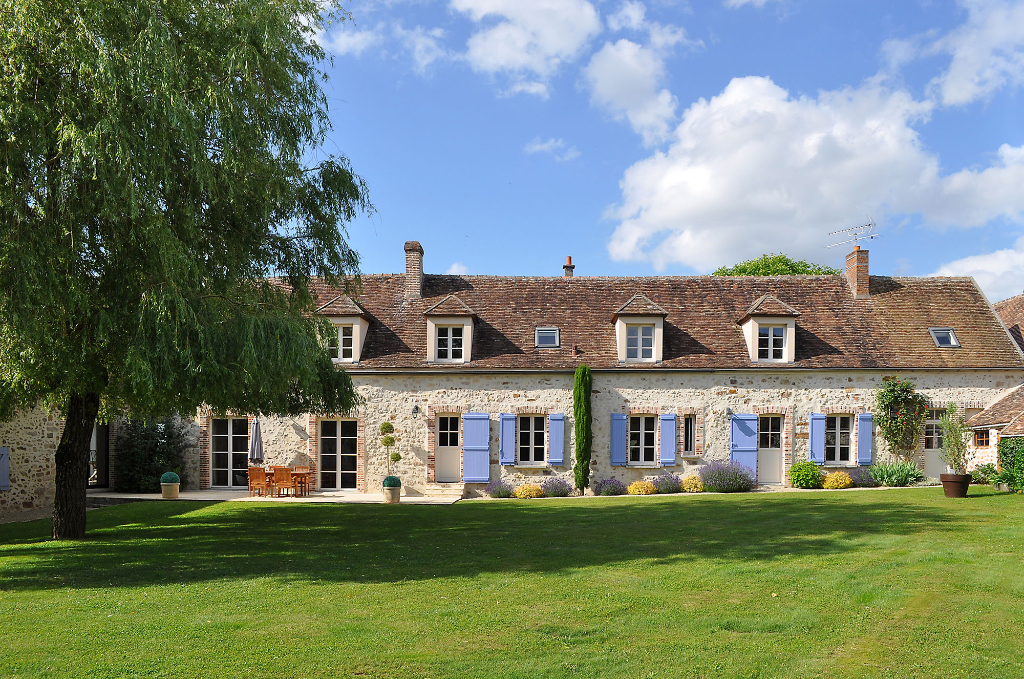 Renovated farmhouse with pool and outbuildings