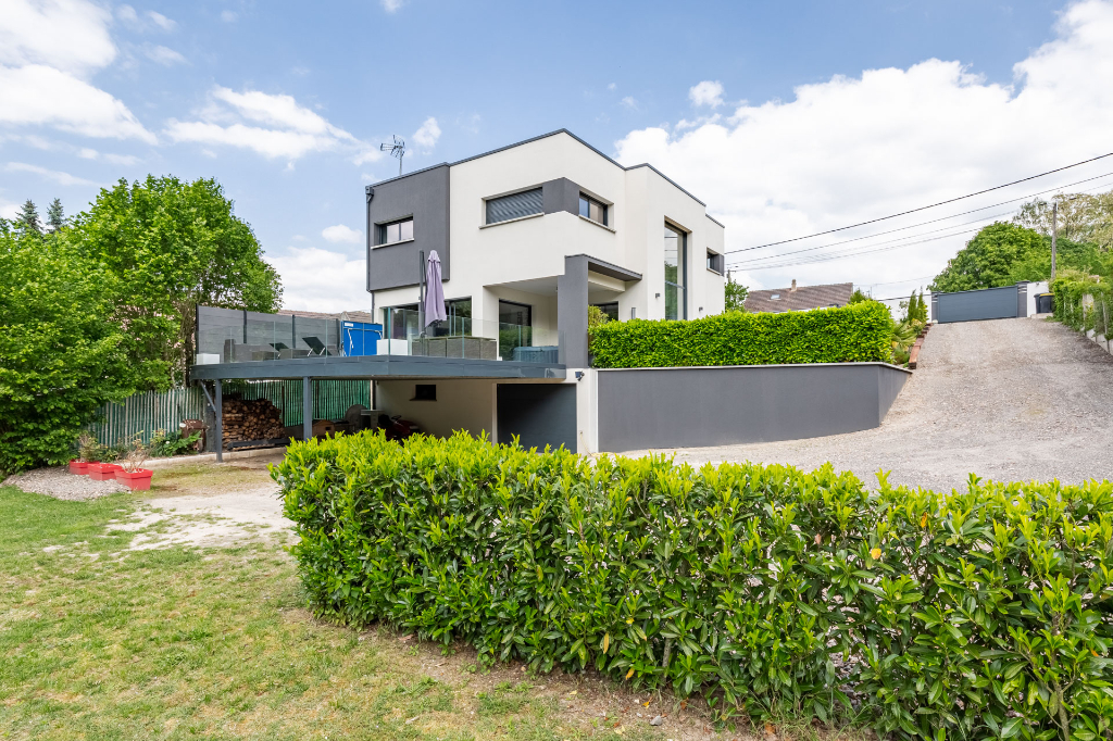 Maison contemporaine avec piscine