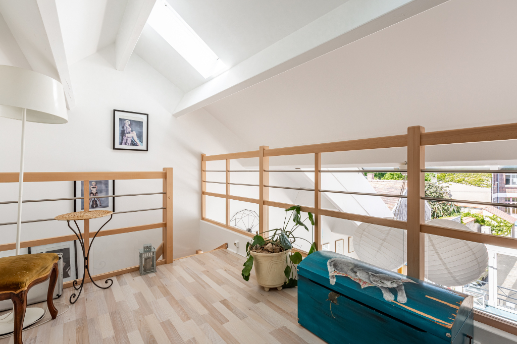 Apartment with its sliding glass roof and its sky view