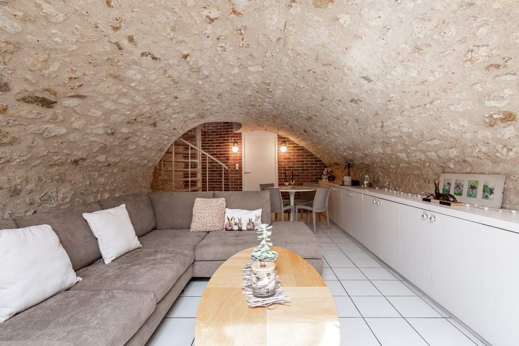 Apartment with its sliding glass roof and its sky view