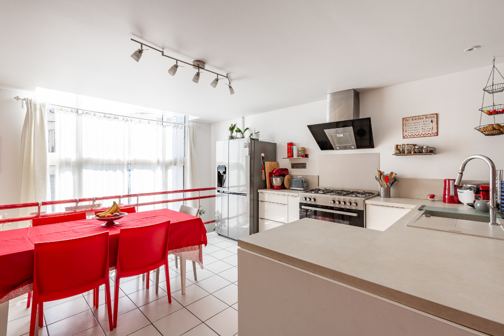 Apartment with its sliding glass roof and its sky view