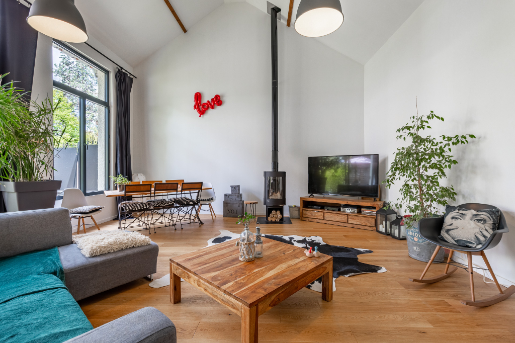 School rehabilitated in loft style house with garden
