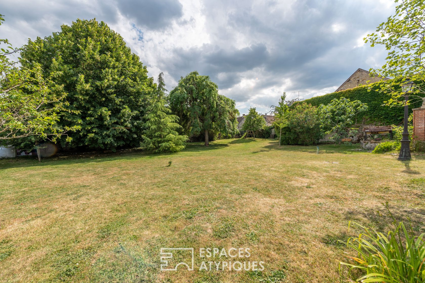 Country house with garden and outbuildings