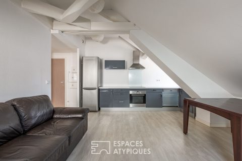 Appartement deux pièces de charme sous les toits