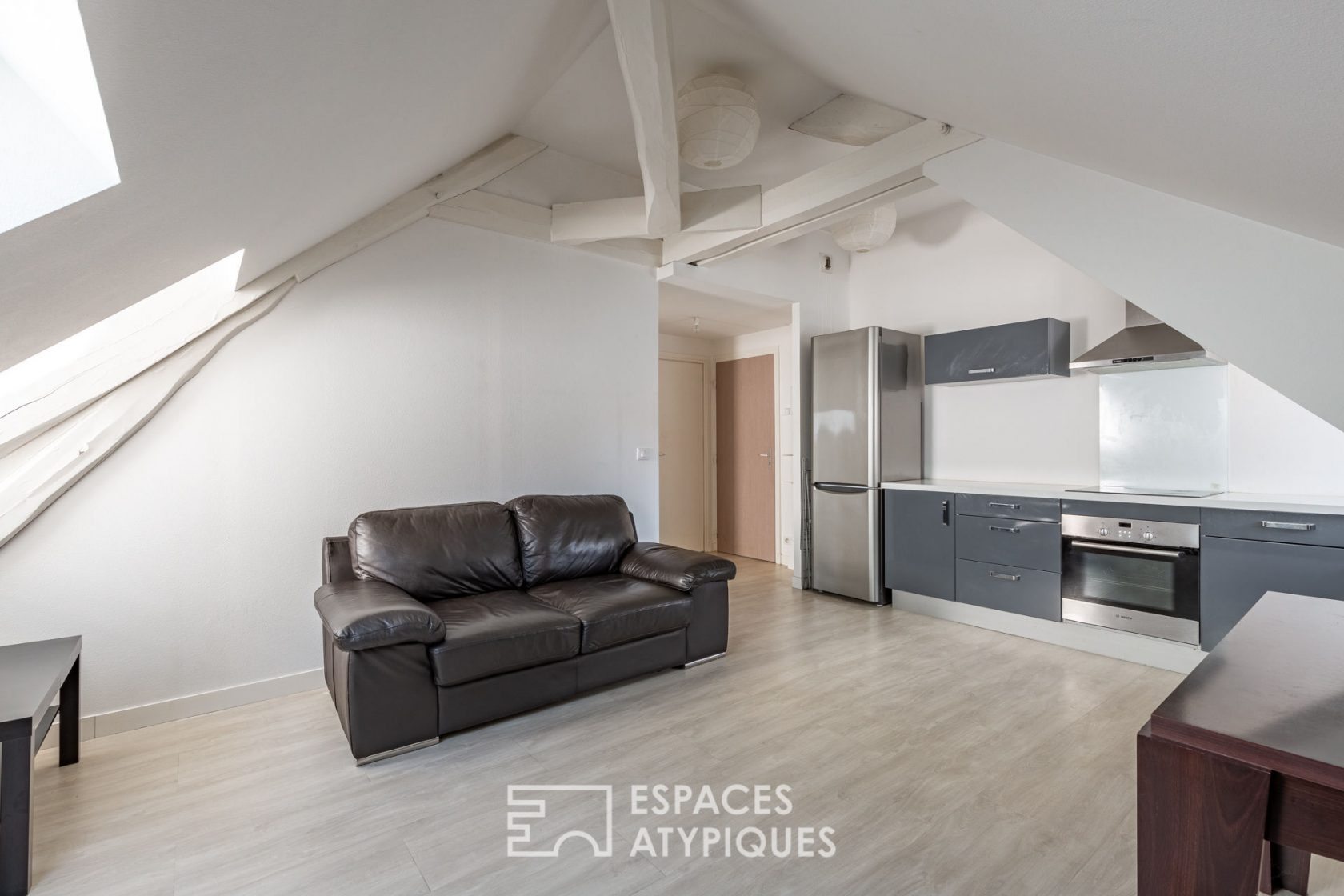 Appartement deux pièces de charme sous les toits