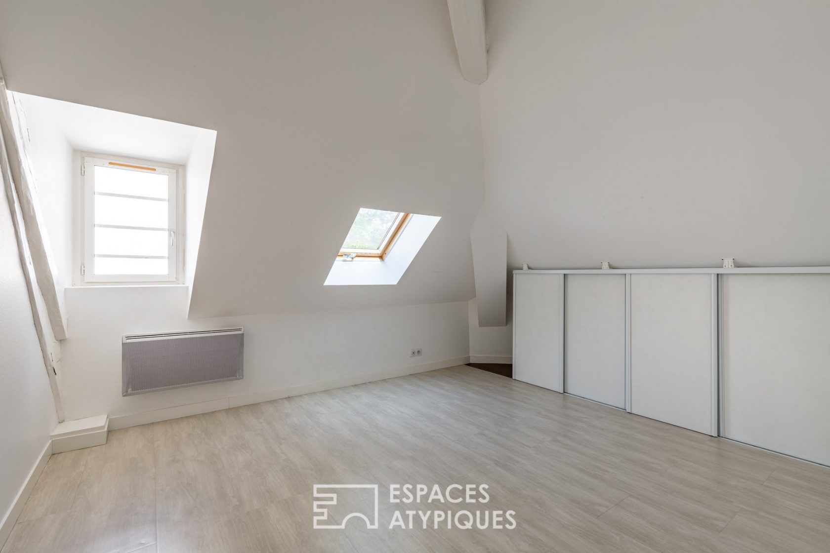 Appartement deux pièces de charme sous les toits