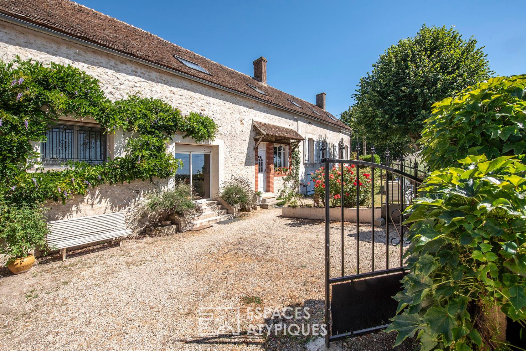 Charming longère with outbuilding