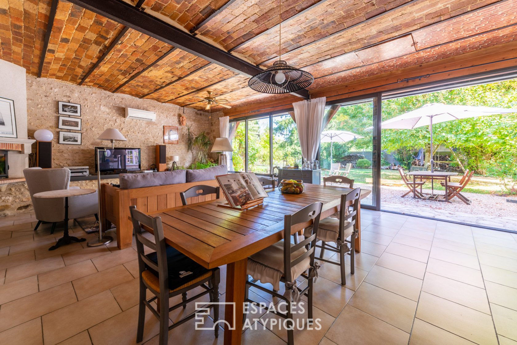 Charming renovated house with swimming pool