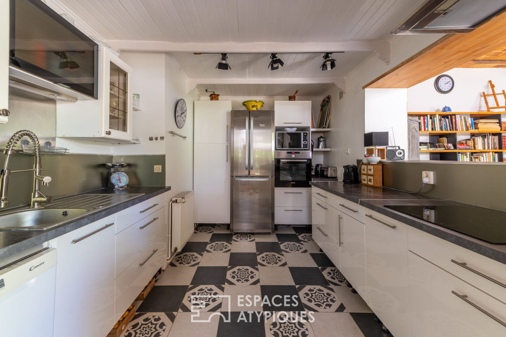 Charming renovated house with swimming pool