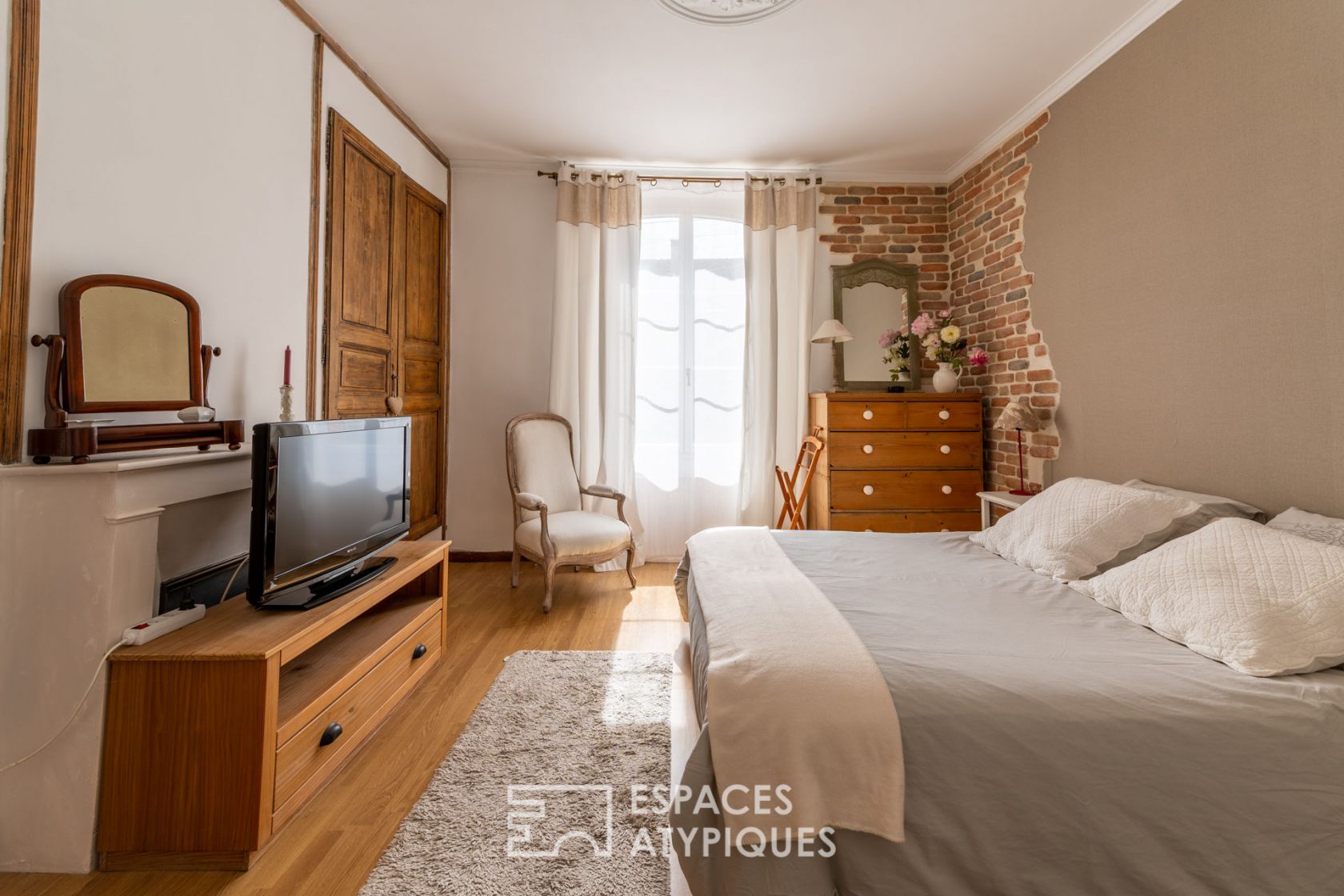 Charming renovated house with swimming pool