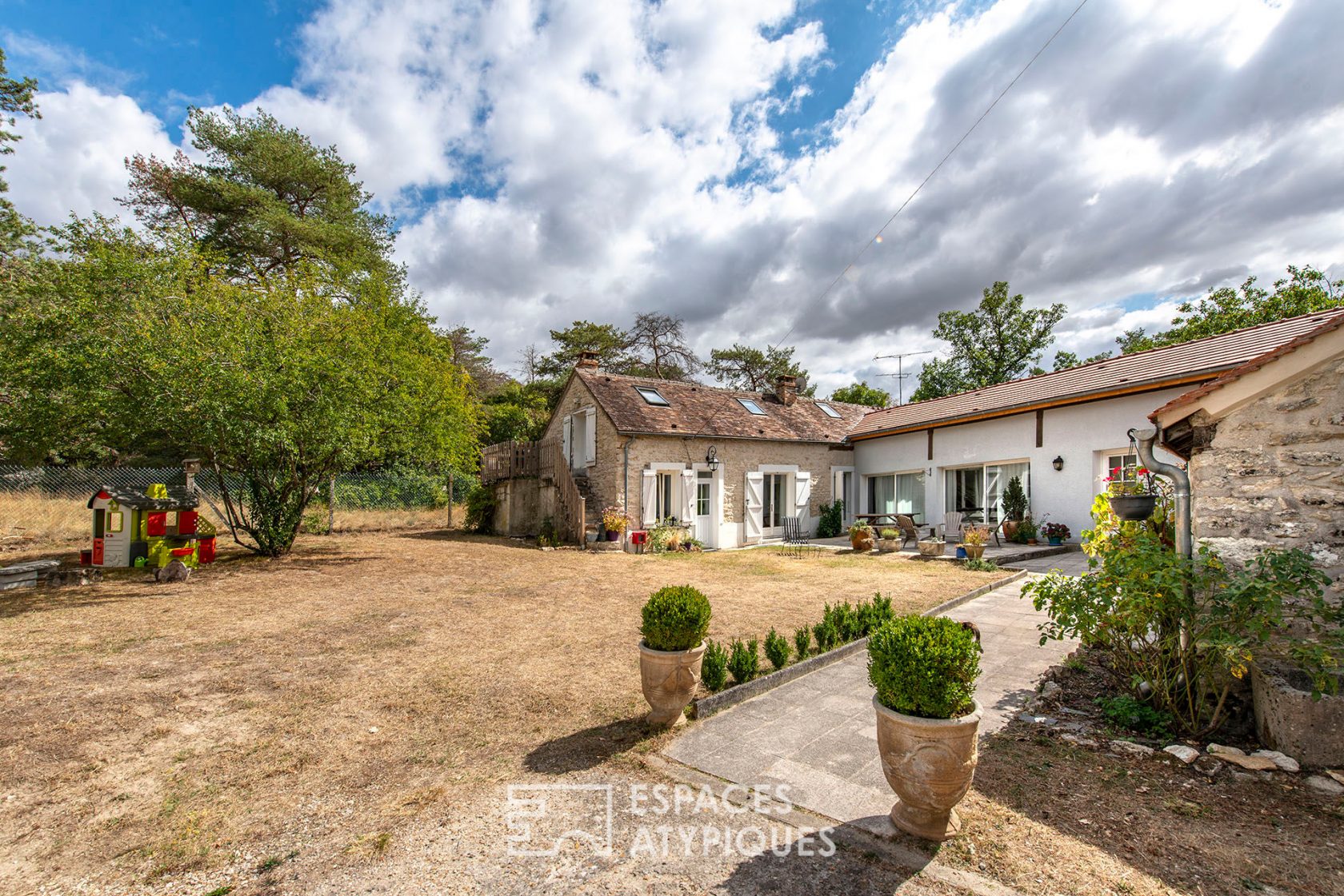 Charming farmhouse in the heart of the forest