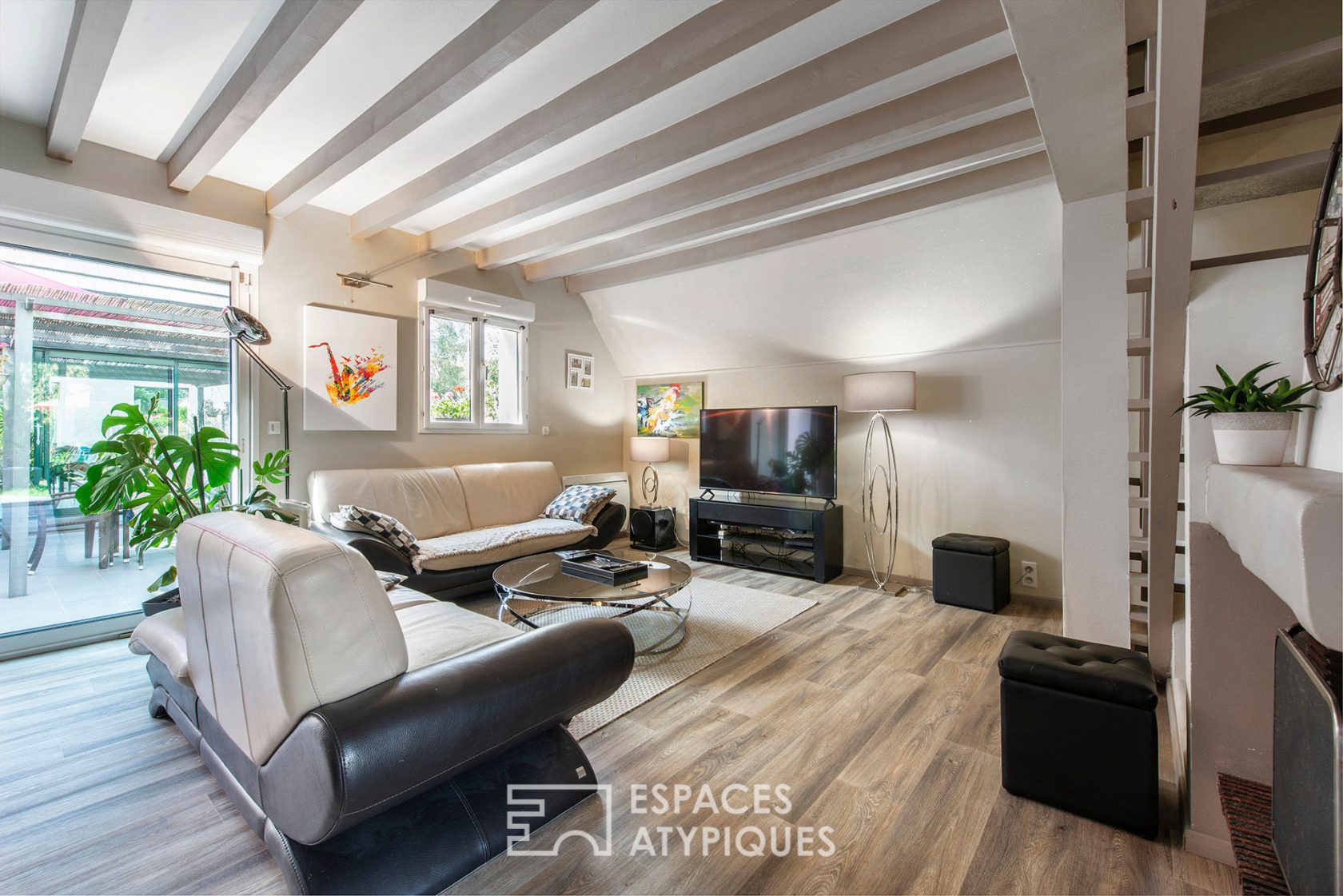 Maison avec extension contemporaine et jardin