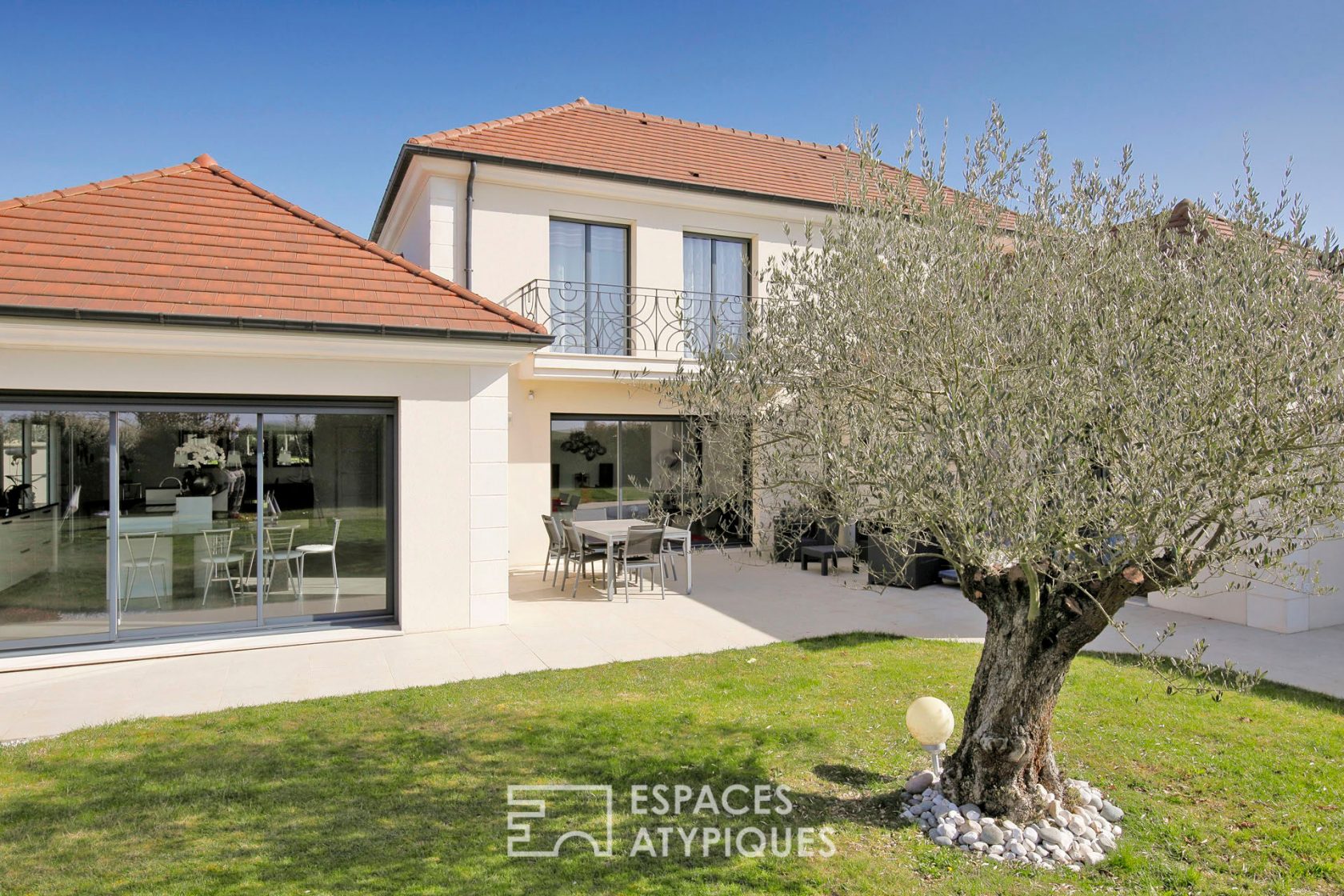 Maison contemporaine avec jardin