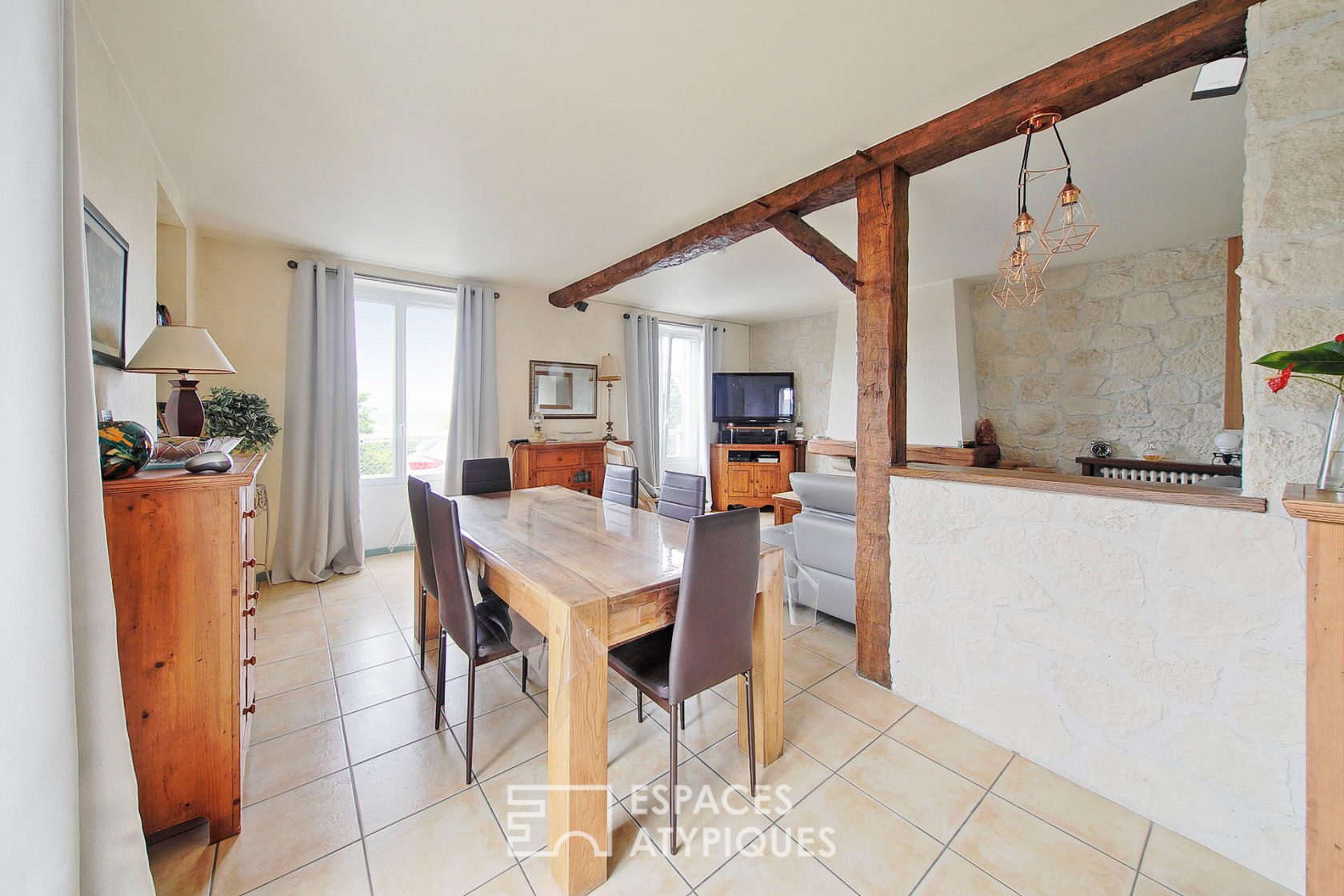 Maison familiale avec jardin et piscine