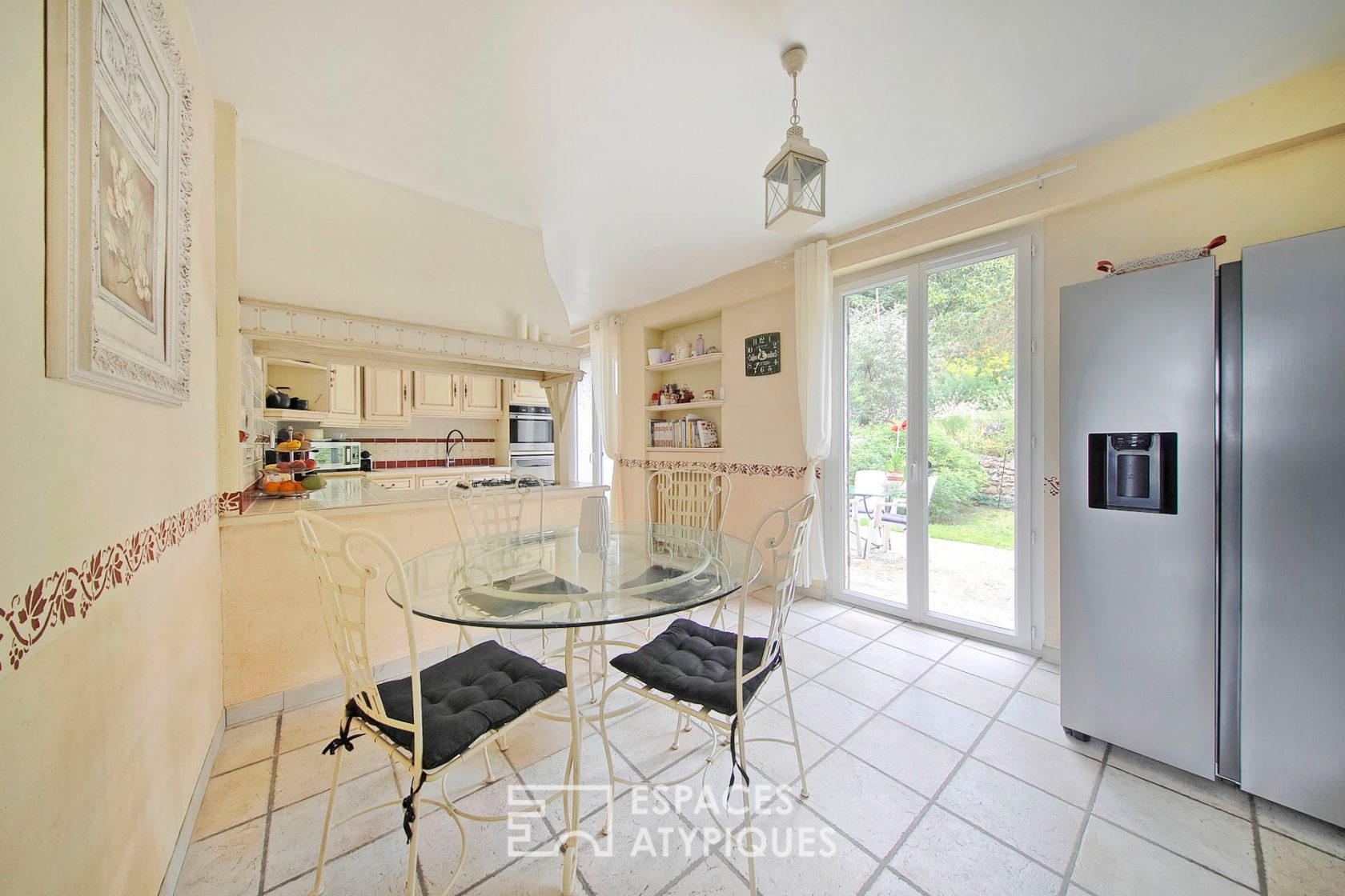 Maison familiale avec jardin et piscine