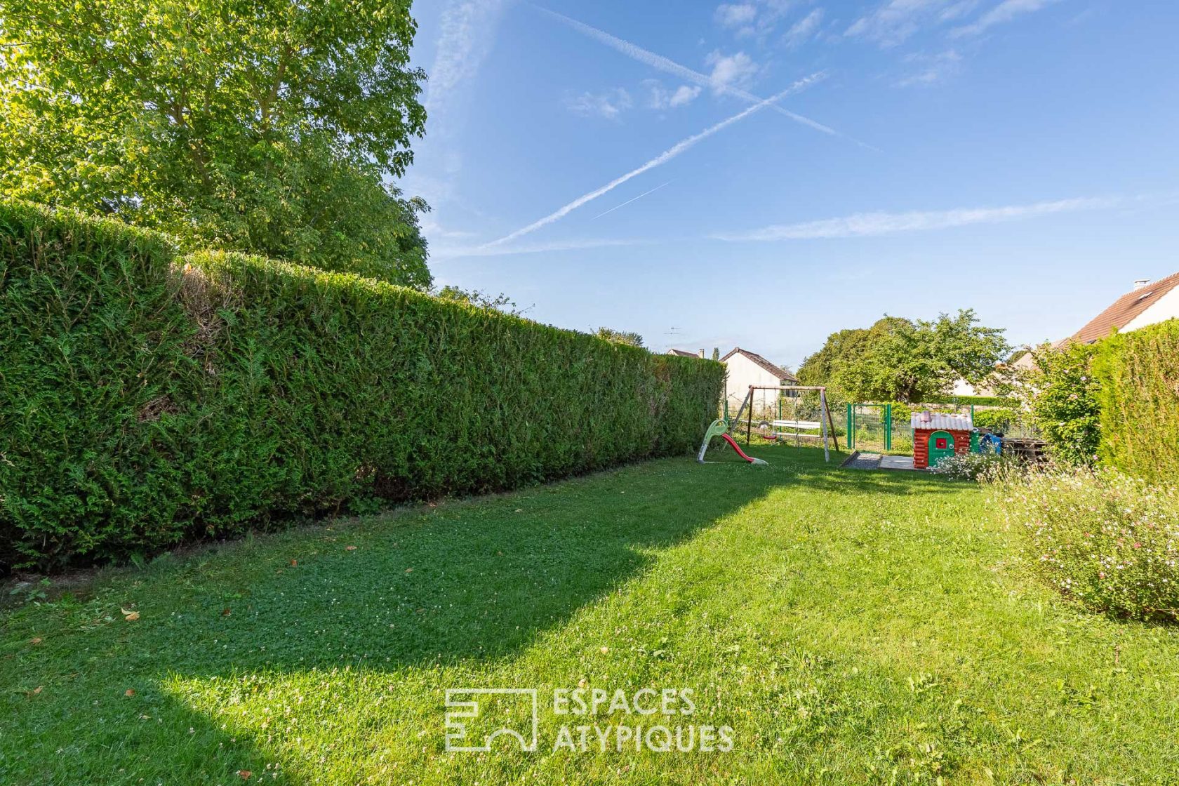 Renovated townhouse with garden