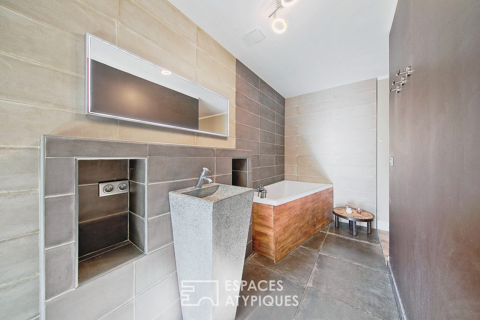 Maison contemporaine avec jardin