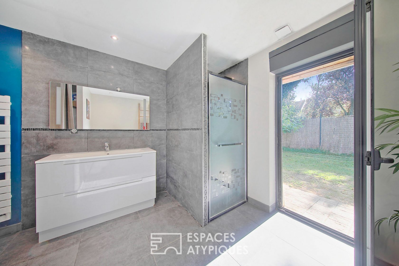 Maison contemporaine avec jardin