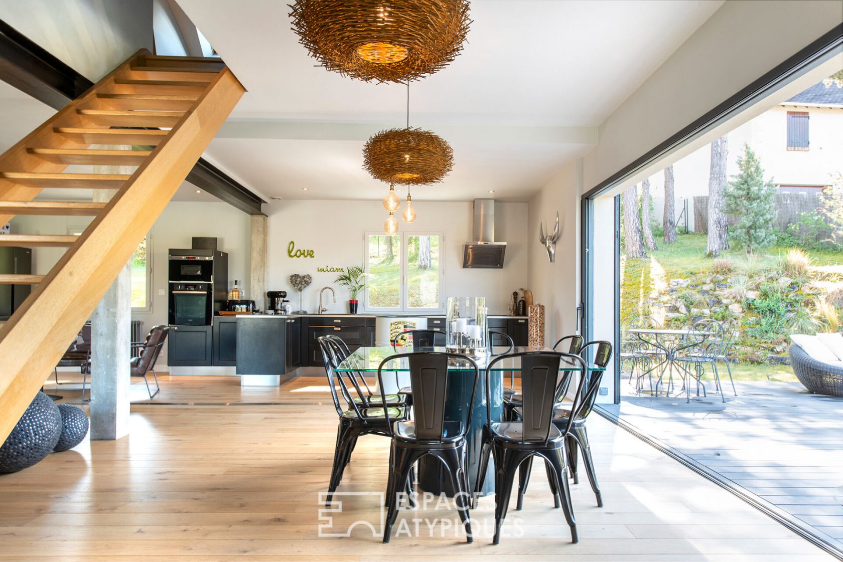 Maison contemporaine en lisière de forêt