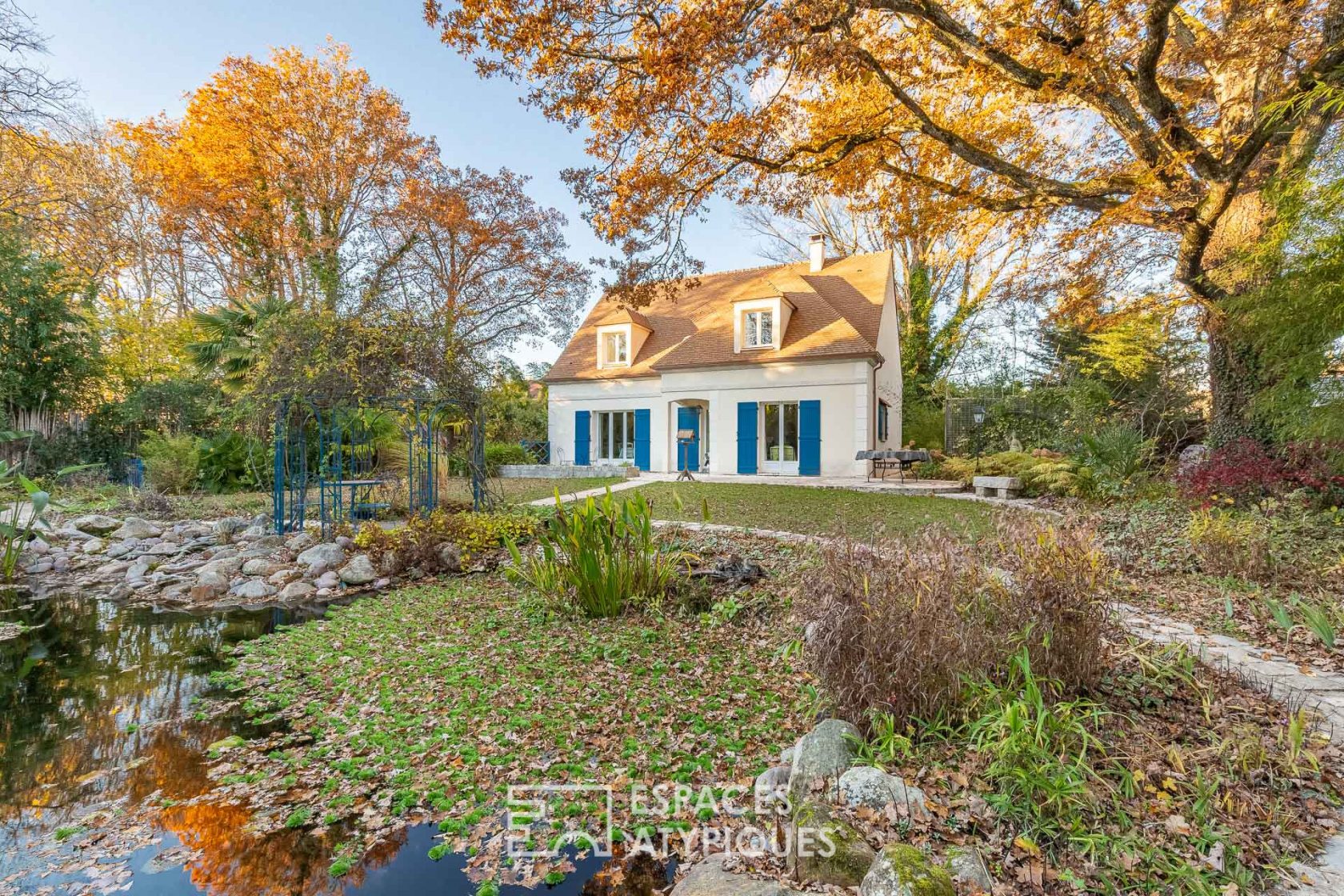 Townhouse with landscaped garden