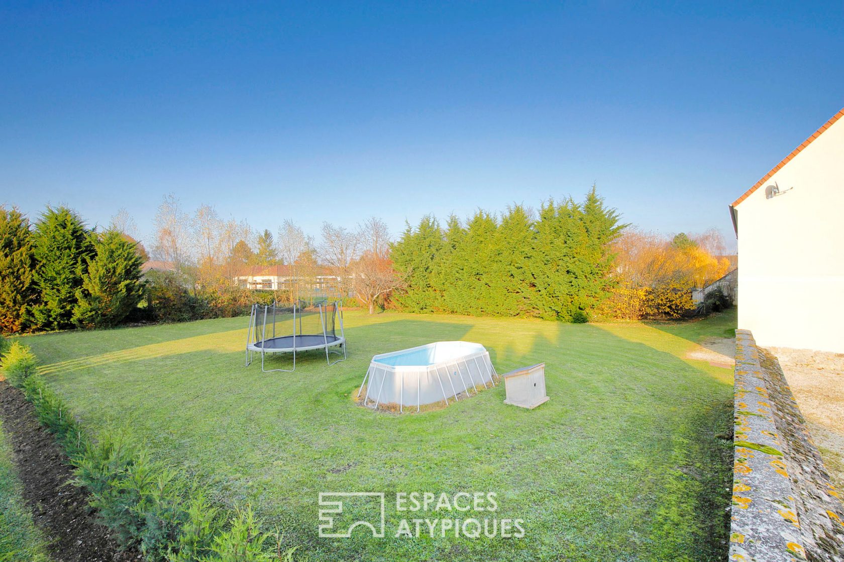 Authentic farmhouse revisited for a contemporary style