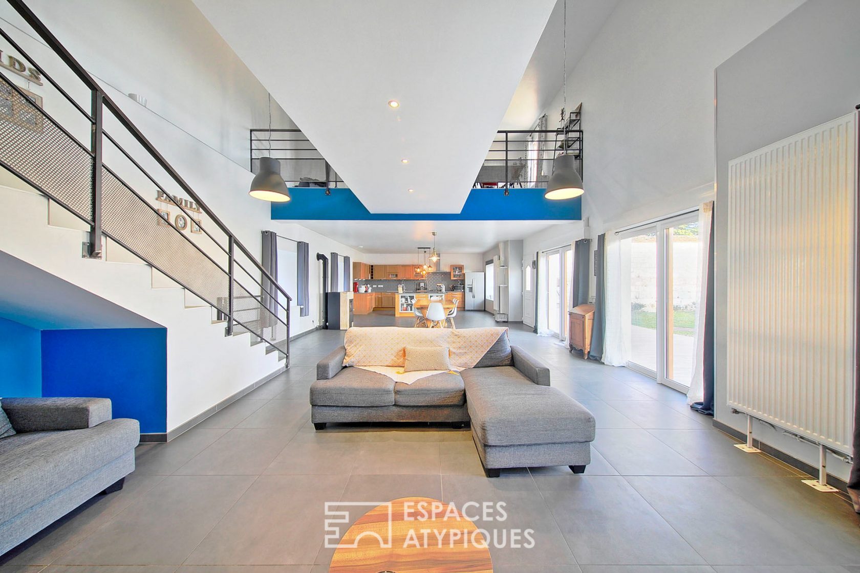 Authentic farmhouse revisited for a contemporary style