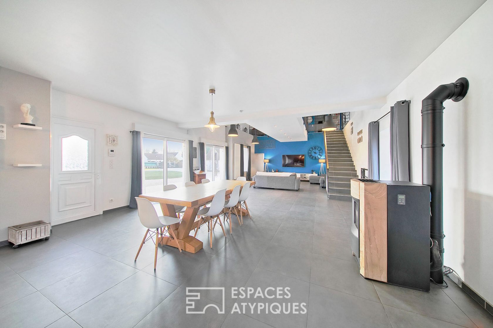 Authentic farmhouse revisited for a contemporary style