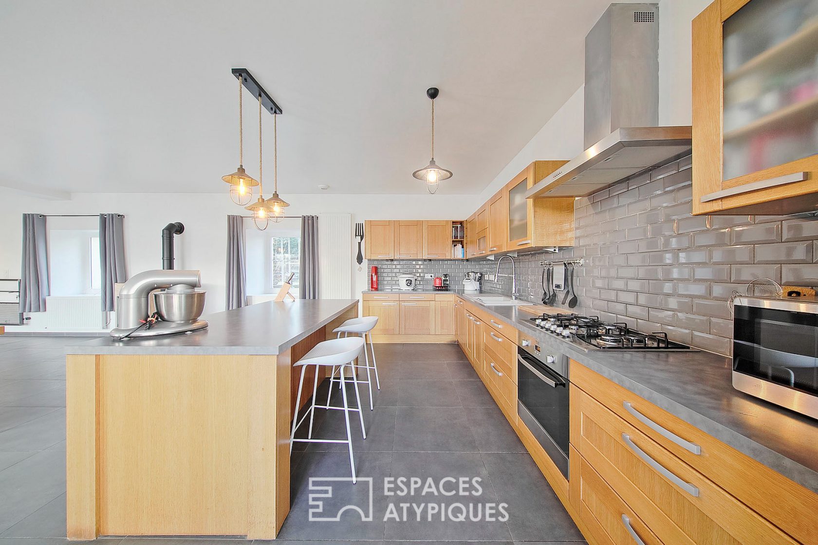 Authentic farmhouse revisited for a contemporary style