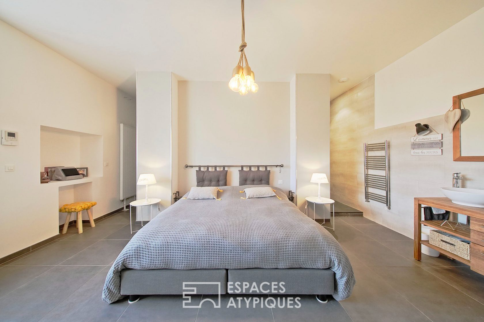 Authentic farmhouse revisited for a contemporary style