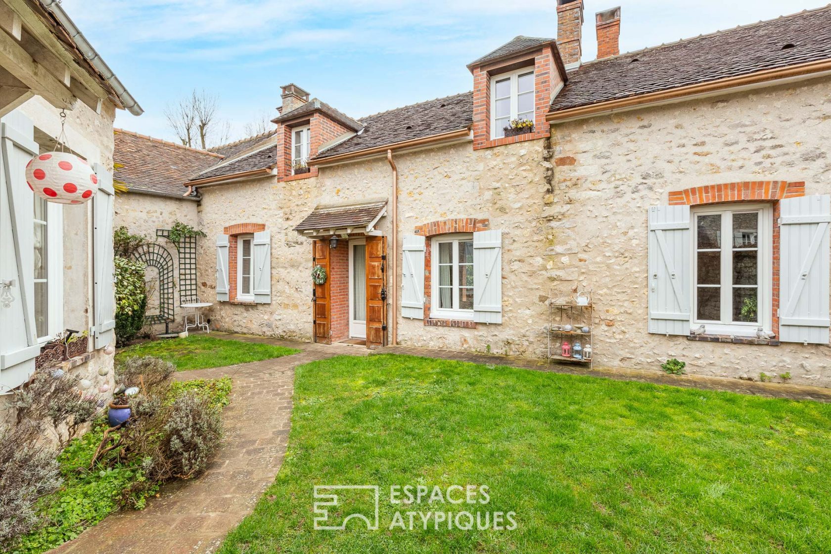 Charming longère with outbuilding