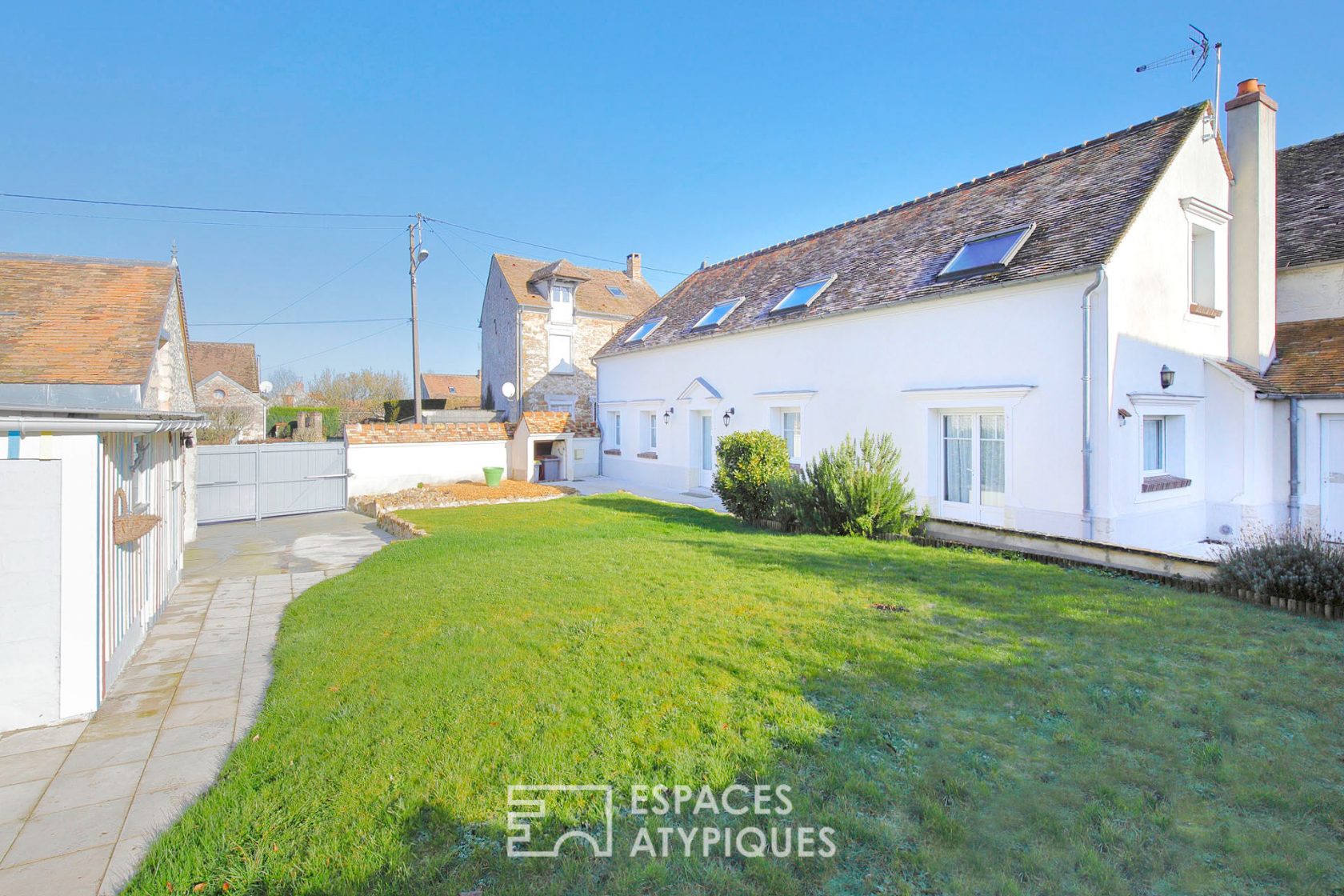 Farmhouse with garden in the heart of the village
