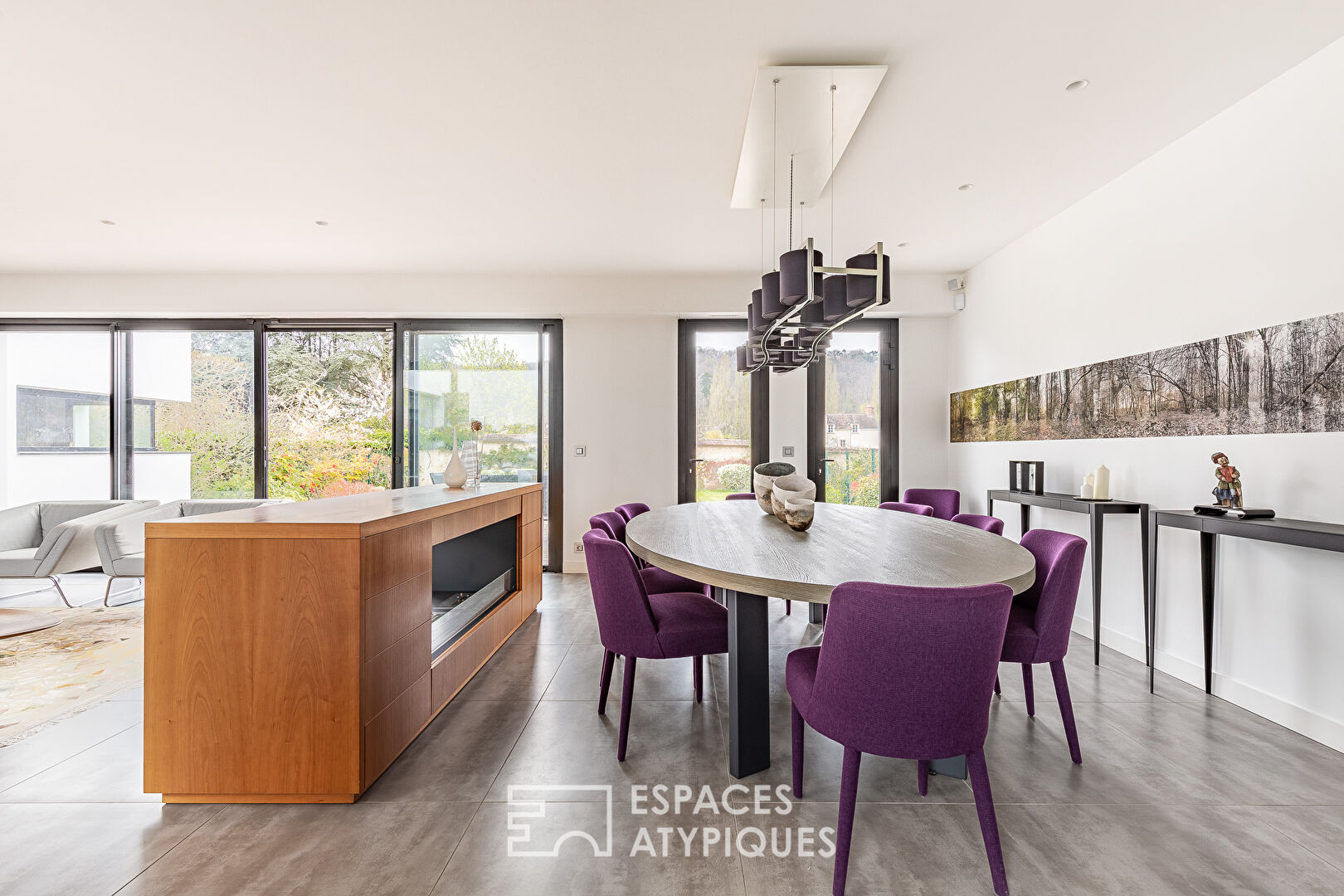Maison contemporaine avec piscine et jardin