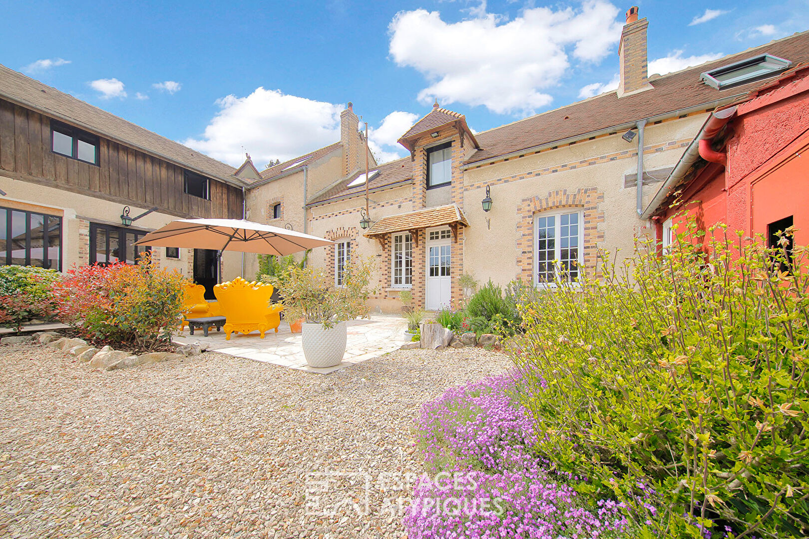 Charming contemporary farmhouse with artist studios and swimming pool