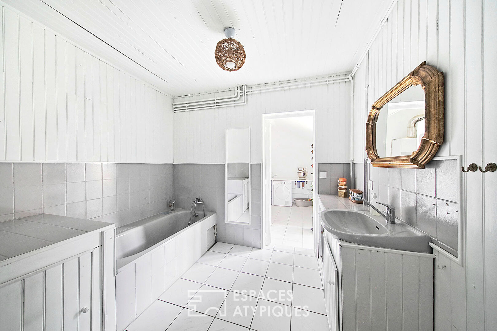 Charming contemporary farmhouse with artist studios and swimming pool